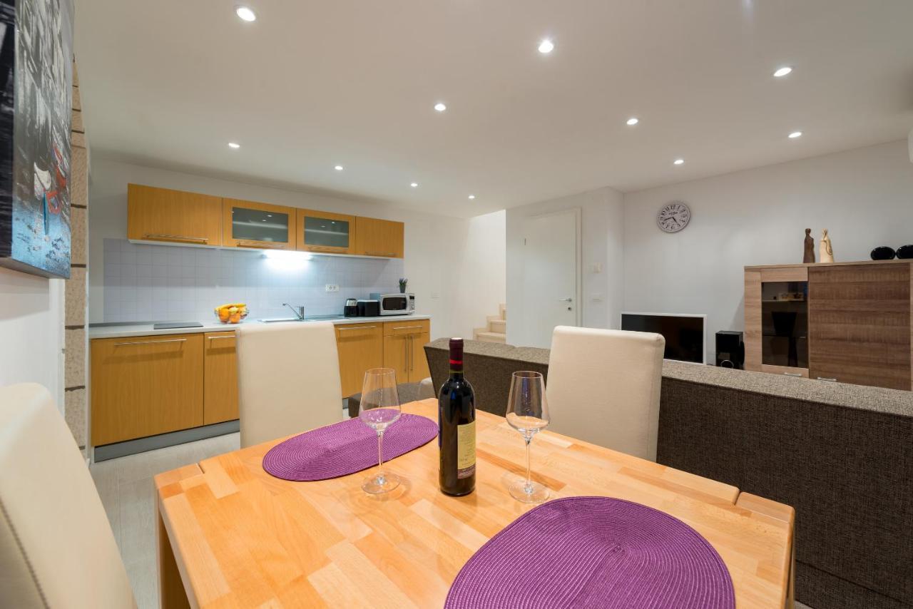 Domino Apartment *